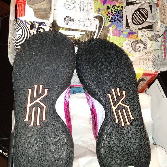 BRAND NEW KYRIE VII - Picture 2 of 10